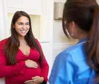 A pregnant woman consults with her doctor.